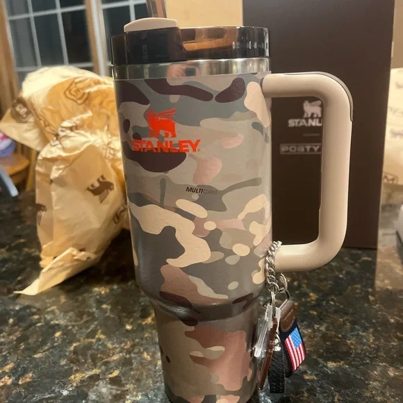 NWT Stanley 1913 Post Malone Collab Camo Insulated Mug with Handle & keychain - Picture 4 of 11